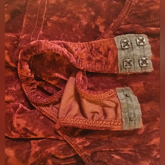 VTG Victoria Secret red/burgundy  velvet body suit - m - Picture 5 of 5